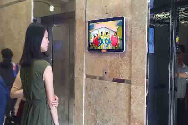 Màn hình quảng cáo được ứng dụng cho không gian các khách sạn hiện nay