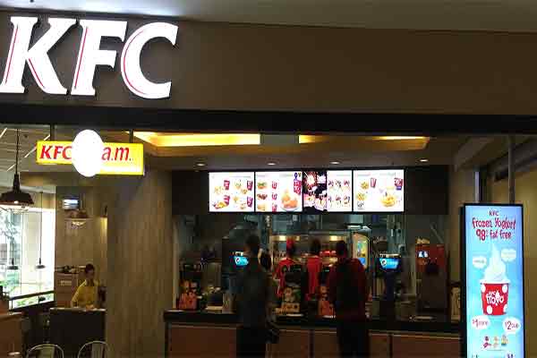 Màn hình quảng cáo treo tường là gì? các ưu điểm của màn hình quảng cáo treo tường