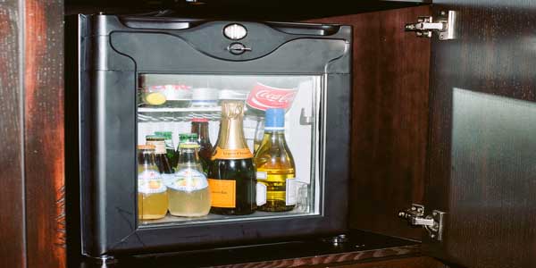 Minibar tủ mát khách sạn không mát: Nguyên nhân và cách khắc phục?