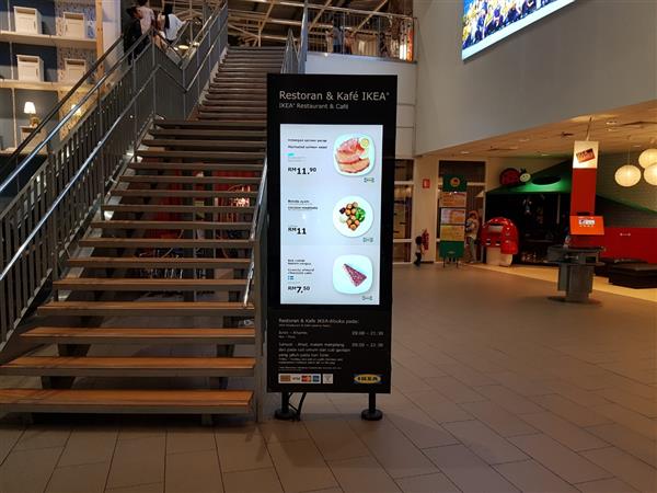 Màn hình quảng cáo chân đứng uy tín tại công ty Minh Giang