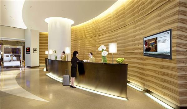 Thu hút khách nhờ màn hình quảng cáo cho khách sạn ở Phú Quốc