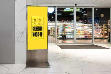 Màn hình quảng cáo chân đứng tại các showroom giúp thu hút mọi ánh nhìn